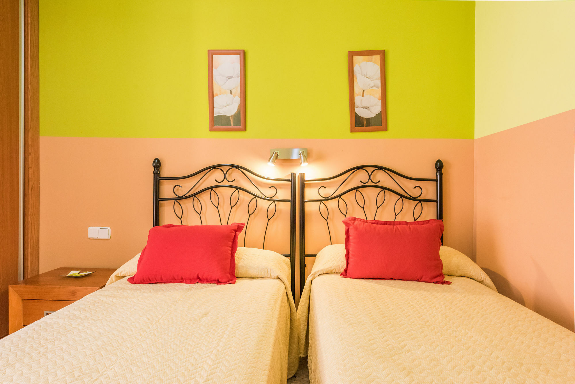 Hostal Arkanta Arganda Del Rey Exterior photo