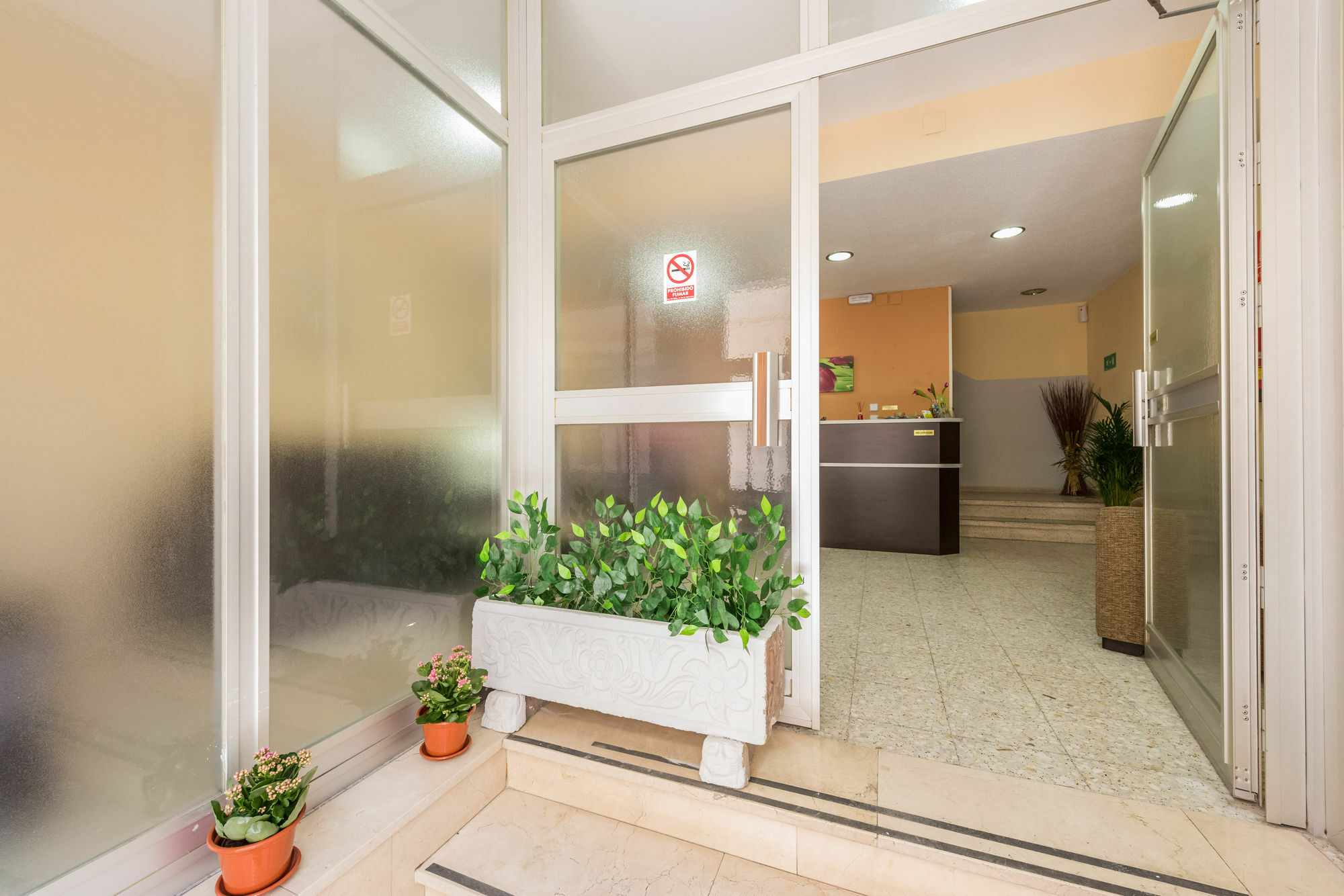 Hostal Arkanta Arganda Del Rey Exterior photo