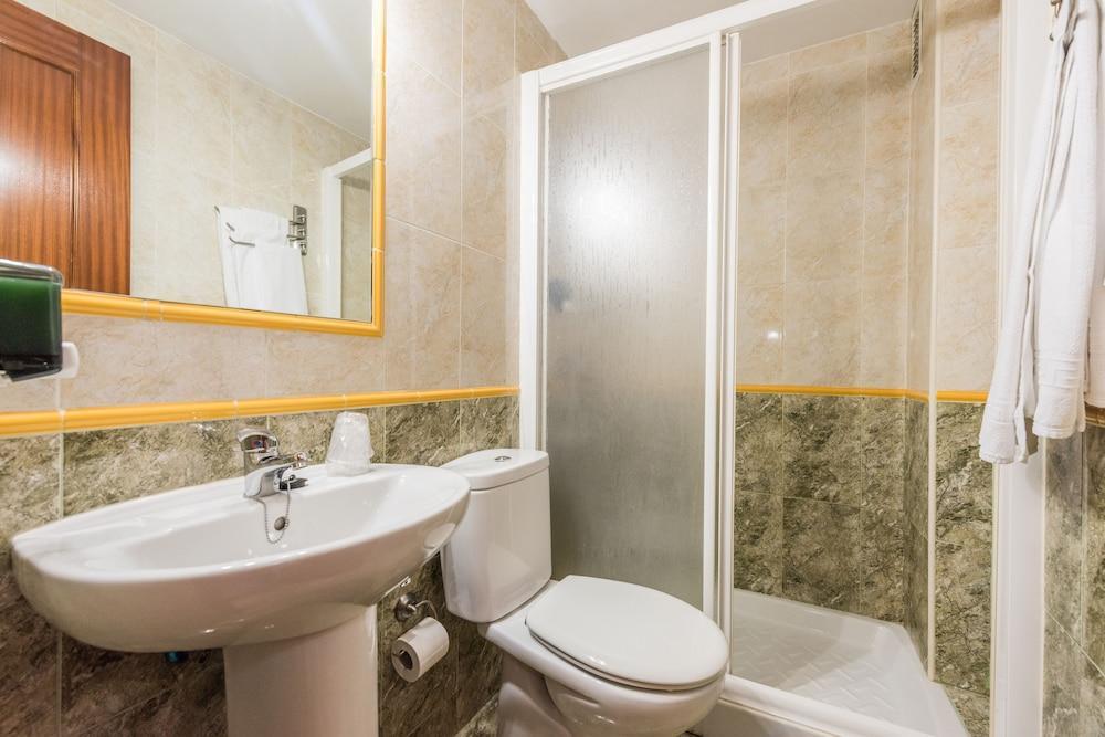 Hostal Arkanta Arganda Del Rey Exterior photo